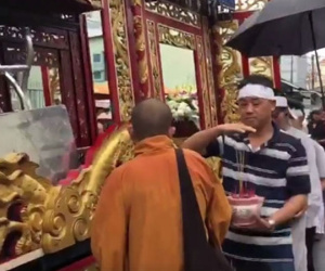 Phút cuối tiễn biệt diễn viên Nguyễn Hoàng trong ngày mưa bão