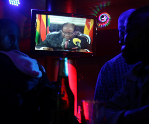 Phát biểu 20 phút, tổng thống Zimbabwe không đả động chuyện từ chức