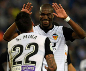 Valencia đuổi sát Barca bằng trận bất bại thứ 12