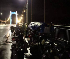 Đà Nẵng: Thất tình, 3 thanh niên rủ nhau nhảy cầu Thuận Phước tự tử, 2 người mất tích