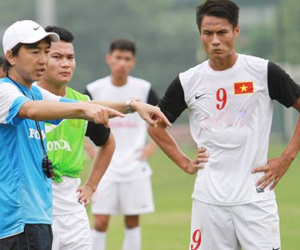 HLV Miura: 'V.League rất tệ, cầu thủ lười di chuyển'