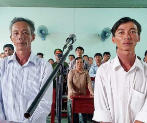 Hôm nay xét xử hai nông dân 'nhận hối lộ'