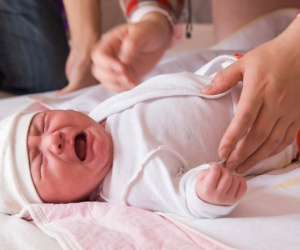 Mẹo chữa vặn mình ở trẻ sơ sinh giúp bé không ngọ nguậy, ngủ ngon giấc