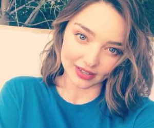 Rộ tin siêu mẫu Miranda Kerr đang mang thai bé gái