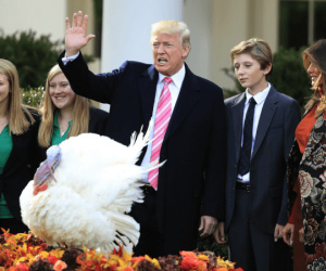 Xá tội cho gà tây ở Nhà Trắng, Trump kêu gọi đoàn kết