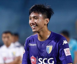 Đoàn Văn Hậu được thưởng nóng sau bàn thắng đầu tiên ở V-League