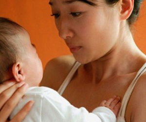 Gia đình chồng ép tôi nuôi con rơi của chồng bằng chính dòng sữa của mình
