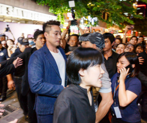 Clip: So Ji Sub 'dở khóc dở cười' vì lên nhầm xe của ông bầu Vũ Khắc Tiệp