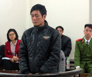 Cùng lúc nhận 2 án tù vì hành hung hàng xóm