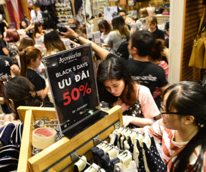 Rau xanh, thịt bò, thậm chí vàng cũng ăn theo Black Friday