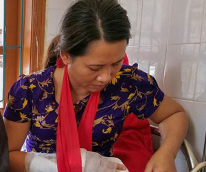 Chém nhân viên y tế vì bị từ chối truyền nước