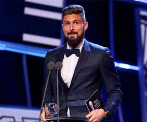Cú đá kiểu bọ cạp của Giroud giành giải Bàn thắng đẹp nhất mùa
