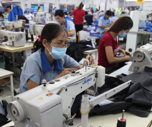 Giảm lương hưu lao động nữ: Sốc!
