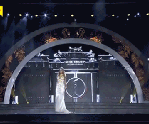 Hoa hậu Costa Rica ngã trên sân khấu Miss Grand ở Phú Quốc