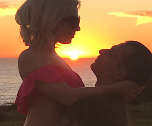 Lady Gaga mặc bikini, say đắm trong vòng tay bạn trai