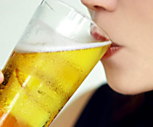 Người phụ nữ bị đột quỵ sau một đêm uống say