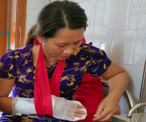 Phó trạm y tế bị chém vì từ chối truyền dịch cho "ma men"
