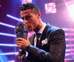 Ronaldo giành giải Cầu thủ hay nhất FIFA lần thứ hai liên tiếp