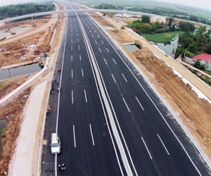 Trình Quốc hội đầu tư cao tốc Bắc Nam qua 32 tỉnh thành