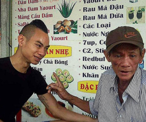 Anh em ruột làm con nuôi ở Pháp về Việt Nam tìm mẹ