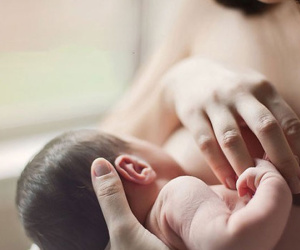 Cuộc sinh nở không tiếng khóc trẻ con, và đêm ấy, hành động của người mẹ khiến nữ y tá chết lặng