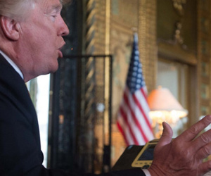 Trump chúc mừng lễ Tạ ơn, chỉ trích những người tiền nhiệm