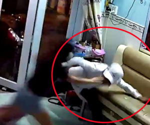 Clip: Lẻn vào nhà lục lọi rồi cướp điện thoại ngay trước mặt cô gái