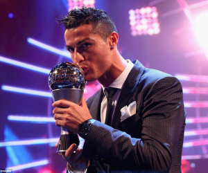 C.Ronaldo giành giải Cầu thủ hay nhất thế giới 2017: Giới hạn nào cho CR7?
