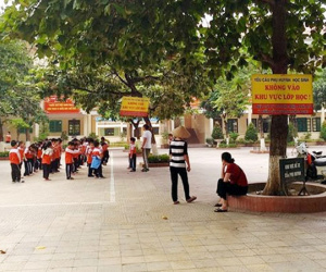 Hà Nội: Phụ huynh bức xúc vì GVCN quá nghiêm khắc, bắt học sinh nghỉ học vì lỗi rất nhỏ