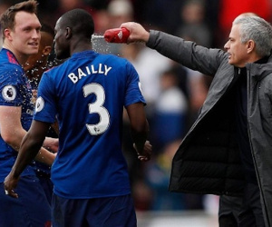 Mourinho báo tin mừng về chấn thương của Phil Jones
