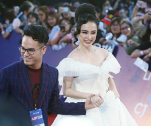 Angela Phương Trinh, Diễm My 9X gợi cảm trên thảm đỏ MAMA 2017
