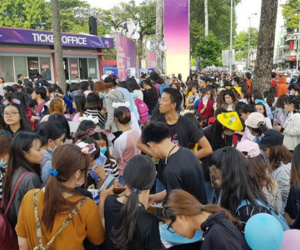 Fan Việt gây tắc nghẽn giao thông tại khu vực diễn ra MAMA 2017