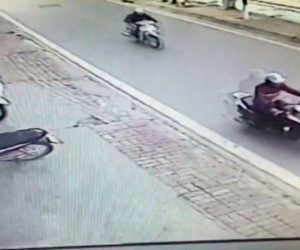 Trộm phá khóa xe Lead nổ máy tẩu thoát trong vài giây