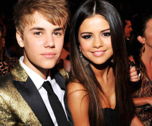Bí mật chuyện hàn gắn của Justin Bieber và Selena Gomez
