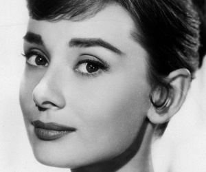 Huyền thoại Audrey Hepburn: Một cuộc tình bí mật, bi kịch 5 lần bị sảy thai cho tới một vẻ đẹp đi vào bất tử
