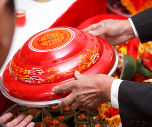 Nhà trai tái mặt trước quà hồi môn của thông gia nghèo khó