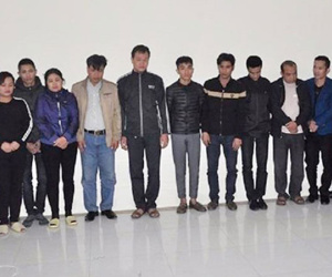 Cảnh sát hình sự phá 4 lớp cửa sắt bắt 18 'con bạc'