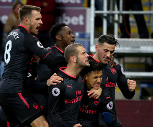 Hạ Burnley ở phút bù giờ, Arsenal vào tốp 4