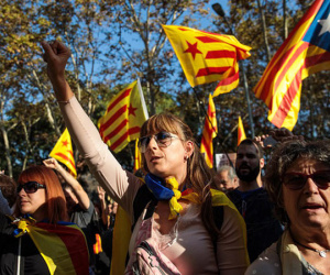 Catalonia tuyên bố độc lập, Tây Ban Nha lập tức rút quyền tự trị