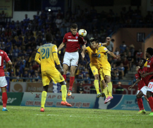 Cuộc đua vô địch V-League: Cờ đến tay, không phải ai cũng phất