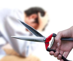 Ghen tuông, vợ dùng dao cắt 'của quý' của chồng trong đêm