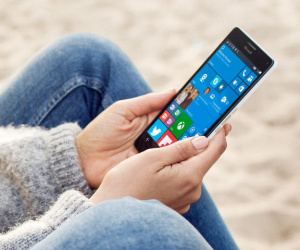 Microsoft sắp ra mắt điện thoại gập Surface Phone