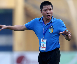 Thua ngược HAGL, HLV Hà Nội FC “đổ lỗi” cho trọng tài