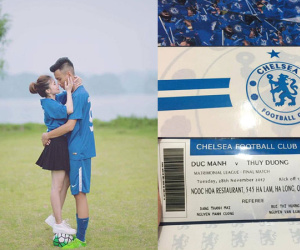 Cặp đôi fans Chelsea thiết kế thiệp cưới như vé xem bóng đá