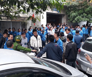 Hà Nội: Hàng trăm lái xe taxi biểu tình huyên náo cả con phố