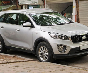Kia Sorento thế hệ mới lăn bánh trên phố Hà Nội
