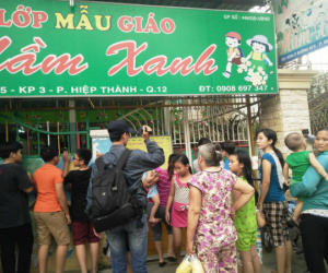 Người dân xung quanh trường Mầm Xanh: 'Trước tôi gởi con thấy bị chảy máu mũi, gãy tay, tôi sợ quá gởi đi nơi khác'