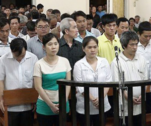 34 cựu cán bộ hải quan dắt tay nhau vào tù