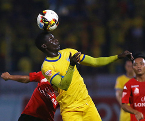 Thanh Hoá tái chiếm đỉnh bảng V-League sau trận cầu tranh cãi