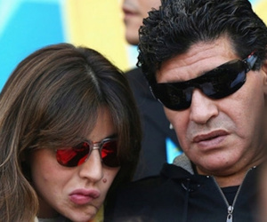 Maradona đề nghị bỏ tù con gái